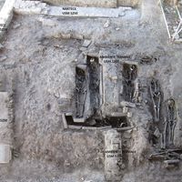 Fig.4 Inside the nartex the villa’s structure are used like graves.