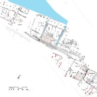 Fig. 14 The port area: warehouses, houses and burial (in red)