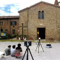 Fig. 13. Parish church of S. Apollinare in Longana (Ravenna). Students during an acquisition with the FARO laser scanner.