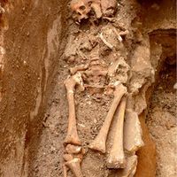 Fig. 6. Double burial inside a tub.